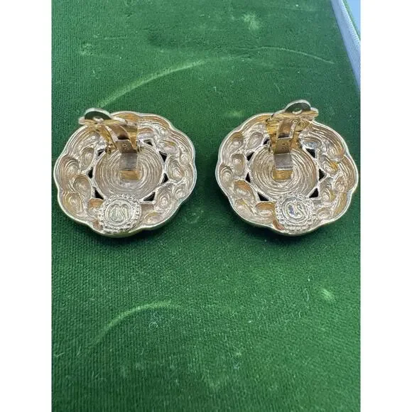 VINTAGE SIGNED ST.‎ JOHN GOLD TONE DARK BLUE CABOCHON CLIP EARRINGS